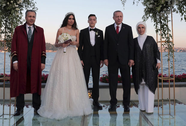 Немачком фудбалеру кумовао Ердоган