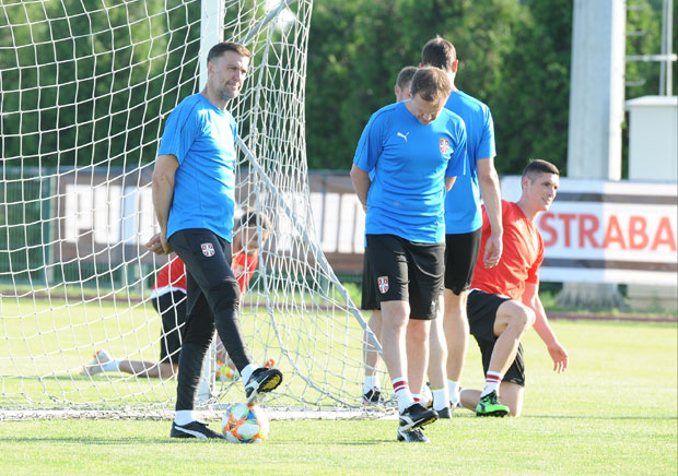 КРСТАЈИЋ ПРЕУЗЕО КРИВИЦУ: Ако одем, учинићу то чистог образа!