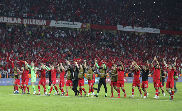 Турски фудбалери на Исланду подвргнути вишесатним контролама