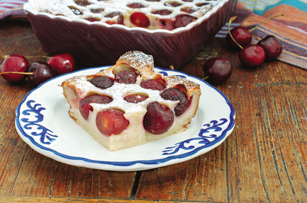 Вишња, укусна декорација слаткиша