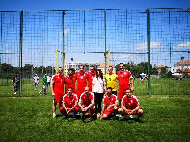 ШПИЈУНКА: Нела Кубуровић бодрила тим