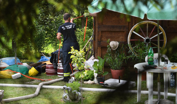 ТРАГЕДИЈА У РИПЊУ: Мушкарац настрадао приликом пада у бунар дубок око 25 метара (ФОТО)