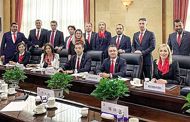 ШПИЈУНКА: Марку Ђурићу срећа уз црвено