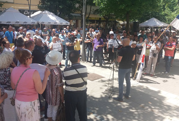 ПРОТЕСТИ СНС У ШАПЦУ: Ко хушка по Штитару?