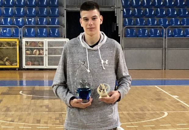 РАЂА СЕ ЗВЕЗДА: Балша Радоњић нова кошаркашка нада