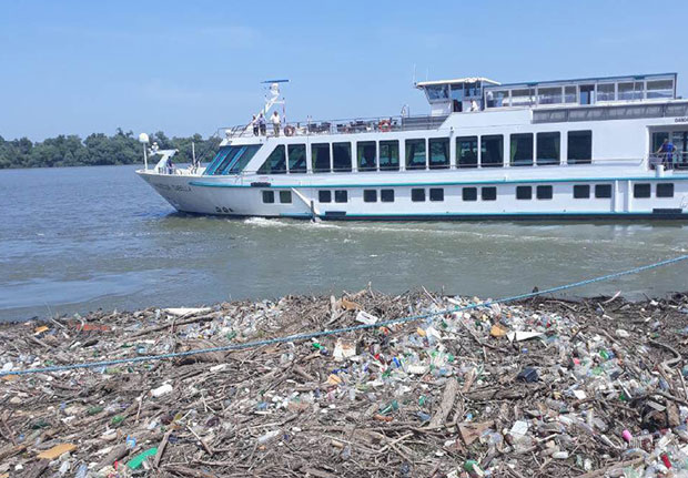 БРУКА И СРАМОТА КОЛИКО НЕ ЦЕНИМО СЕБЕ: Отпад код Спортског центра