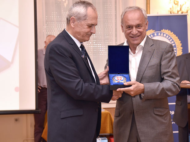 Дом војскe: Специјална плакета и Вечерњим новостима