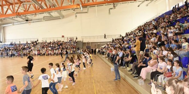 Српско коло окупило 2.000 основаца са централног Космета