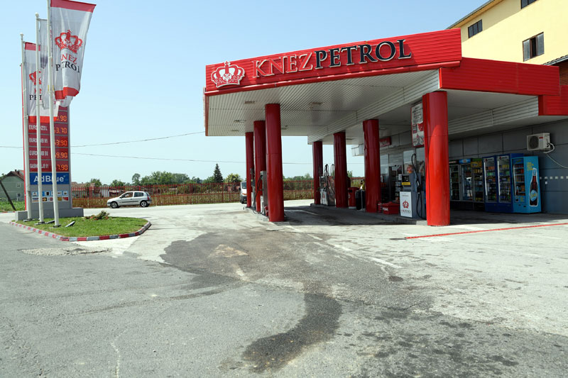 ТРАГЕДИЈА У ОБРЕНОВЦУ: Девојчица (15) страдала на мотору, њен брат тешко повређен