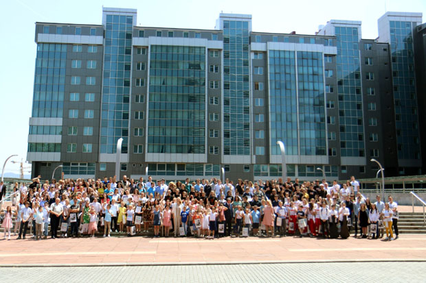 СРПСКА ПУНА ТАЛЕНАТА И ОДЛИКАША: Најбољи ученици и наставници добили награде