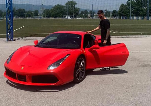 ФЕРАРИ ВАЖНИЈИ ОД ПОТПИСА: Много буре око преласка Вучићевића у Локомотиву