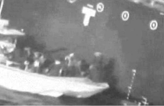 ШТА СЕ ДЕСИЛО У ОМАНСКОМ ЗАЛИВУ? САД тврде да имају снимак на ком Иран уклања мине, док морнари причају о летећим објектима (ВИДЕО) 