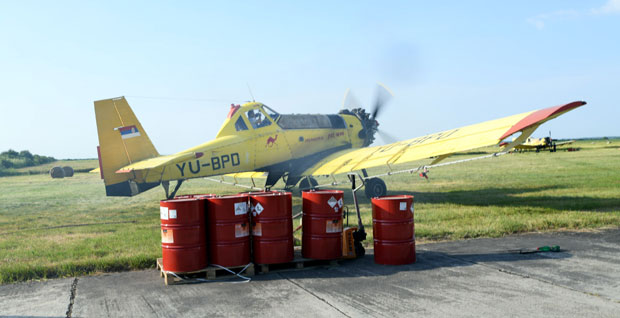 АВИОНИМА НА КРВОПИЈЕ: Почело сузбијање комараца из ваздуха у Београду (ВИДЕО / ФОТО)
