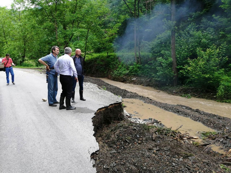Оштећени куће, њиве, мостови 