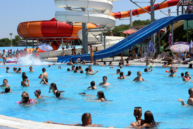 Јагодина: На базенима Аква парка више од 5.000 купача
