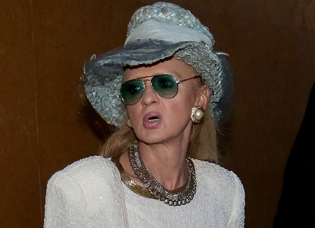 ШЕШИР, НАКИТ И БАЛЕТАНКЕ: Беби Дол шокирала изгледом 