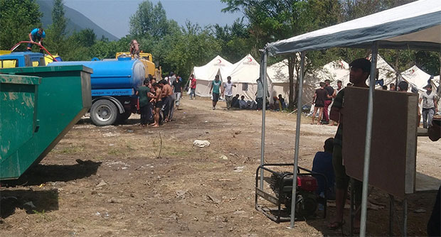 Власти Унско-санске жупаније премештају мигранте из Бихаћа