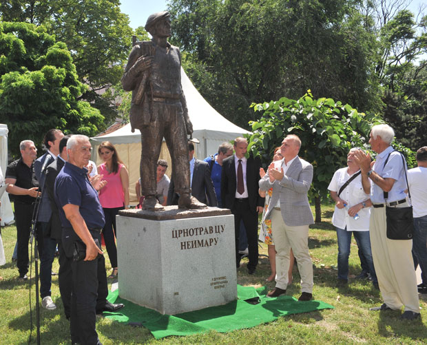 Откривен споменик Црнотравцу неимару у Чубурском парку