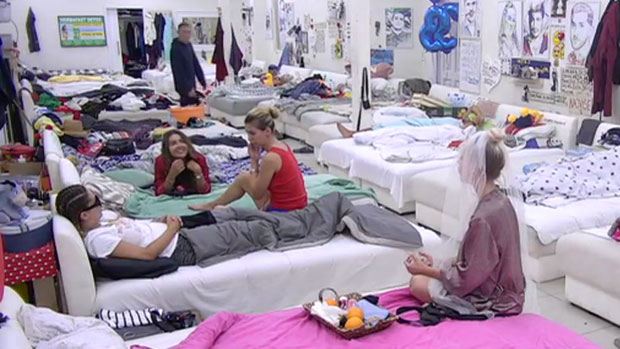 ВРЕЛЕ ТЕМЕ У СИТНЕ САТЕ: Задругарке причале о мушкарцима и интимним односима без обавеза (ВИДЕО)