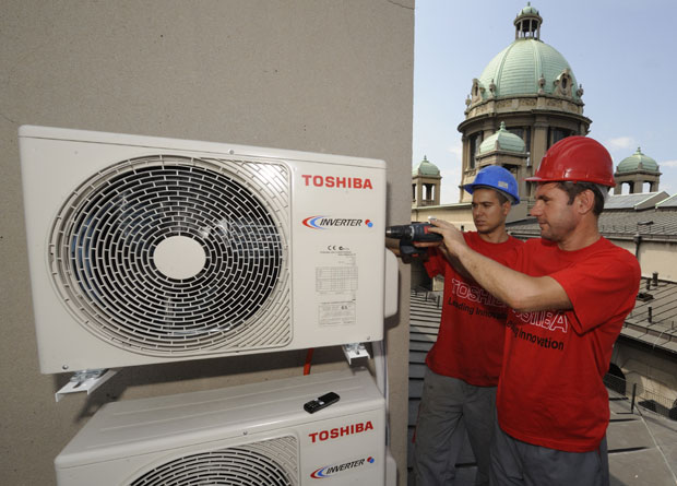 КЛИМА ПАЛИ РАЧУНЕ: Ево колико ће расхлађивање увећати износе на уплатницама за струју