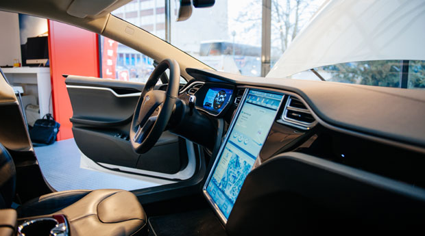 Заспао за воланом, ауто-пилот возио 45 километара (ВИДЕО) 