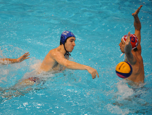 КАО ДА ЈЕ ФИНАЛЕ: Српски ватерполисти играју против Хрватске