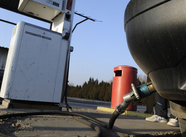 Експлозија на бензинској пумпи, шесторо повређено