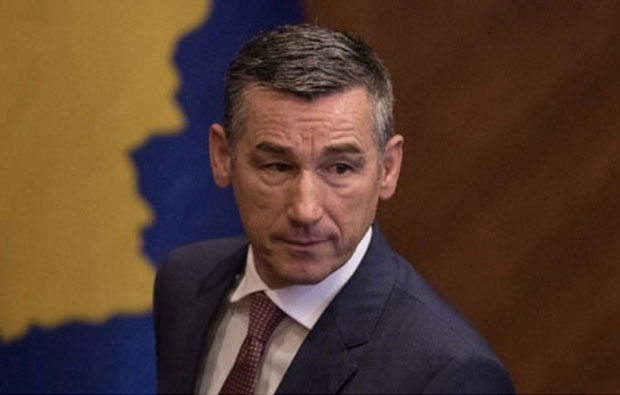 Весељи разрешио Бекаја, Чекуа и саветника