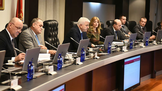 У Црној Гори страхују од јавног дуга