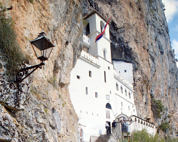 ПОТЕЗИ ПОДГОРИЦЕ: Ударили на Србе и СПЦ, па сад криве Београд!