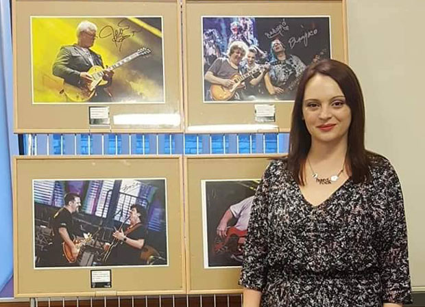 СПОЈИЛА ДВЕ ЉУБАВИ: Изложба рок фотографија Марине Пешић у Новом Саду
