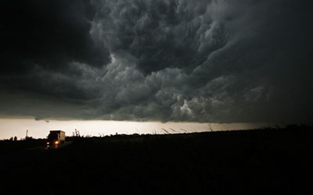 СНАЖНО НЕВРЕМЕ ПОГОДИЛО ХЕРЦЕГОВИНУ: Падао град величине јајета, оштећено неколико аутомобила (ВИДЕО)
