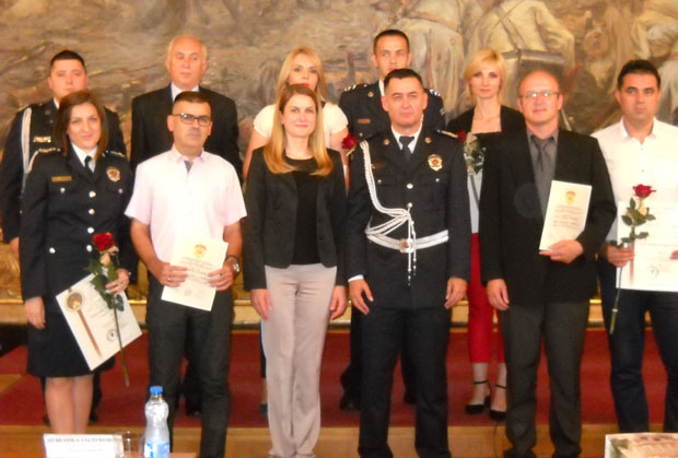 ДАН ПОЛИЦИЈЕ У СОМБОРУ: Додељени часовници и захвалнице