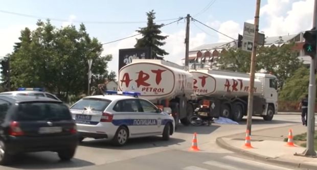 ТЕШКА САОБРАЋАЈКА У ОБРЕНОВЦУ: Камион ударио бициклисту, остао је на месту мртав (ВИДЕО)