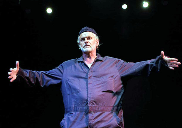 ОПЉАЧКАН ДОК ЈЕ БИО НА СЦЕНИ: Холивудски глумац Џек Димић остао без новца, телефона и личних ствари