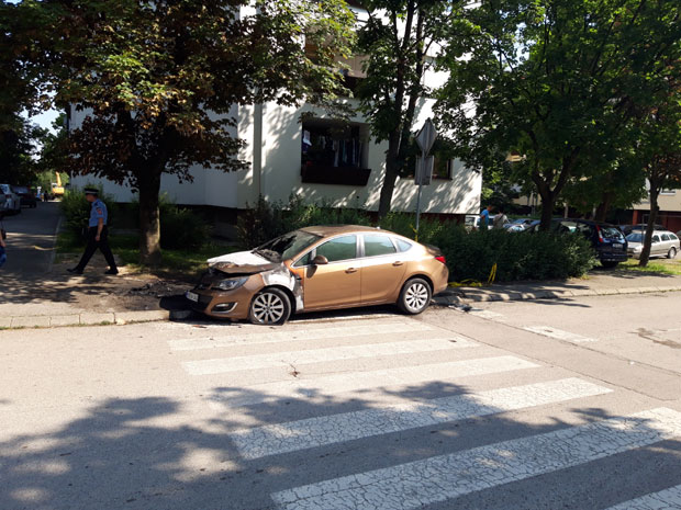 ЕКСПЛОЗИЈА ПРОБУДИЛА СТАНАРЕ: Изгорео аутомобил у Бањалуци (ФОТО)