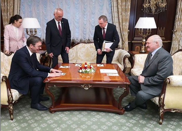 Хвала за мигове и став о КиМ