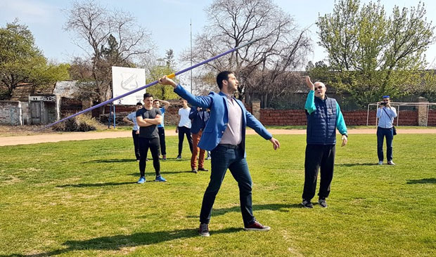 ШПИЈУНКА: Бацао копље