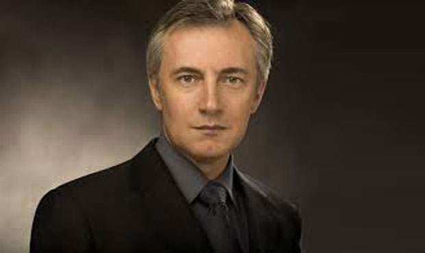 ТОМПСОНОВ КУМ У ТРЦИ ЗА ПРЕДСЕДНИКА: Подршка 15 одсто, а ни реч још није рекао!