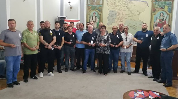 ПРИЗНАЊЕ ХУМАНИМ ГРАЂАНИМА: Награђени вишеструки даваоци крви 