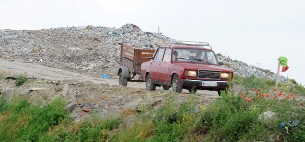 Нови Сад: Шут квари ауто-смећаре