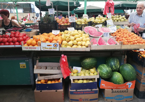 БЕОГРАДСКЕ ПИЈАЦЕ: Јагодама крај, кајсије за џем