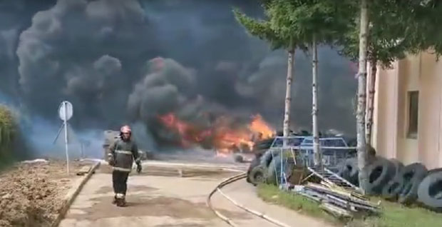 ВЕЛИКИ ПОЖАР У ХРВАТСКОЈ: Гори постројење Загребпетрола (ВИДЕО)