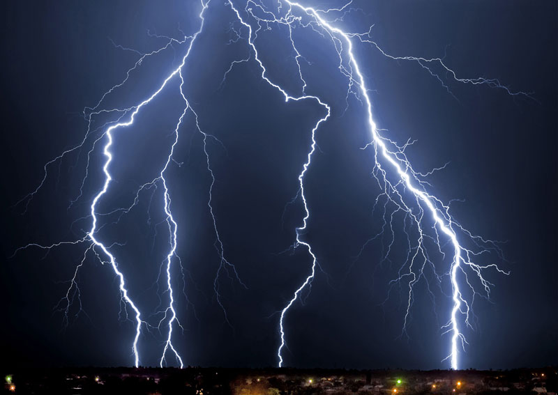 ГРОМ УСМРТИО МУШКАРЦА: Петорица ловаца била на трактору, један страдао