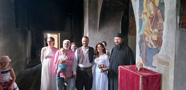 РАДОСТ У ПРИЗРЕНУ: Крштење Јакова, венчање младенаца из Београда