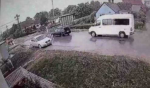 ИНЦИДЕНТ НА ПРУЖНОМ ПРЕЛАЗУ: Почео да шутира спуштену рампу