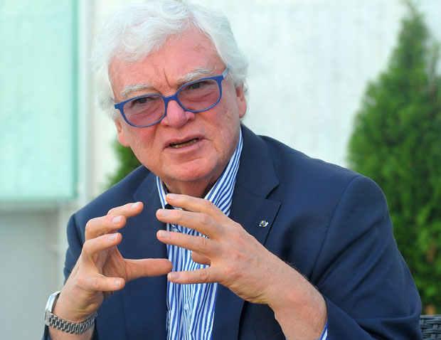 БОДО ХОМБАХ: Балкан силама служи за поткусуривање