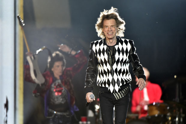 ТРИЈУМФАЛНИ ПОВРАТАК: Мик Џегер одржао први концерт након операције срца