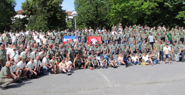 ПОНОВО У СТРОЈУ: Шест стотина питомаца окупило се у касарни код Билеће