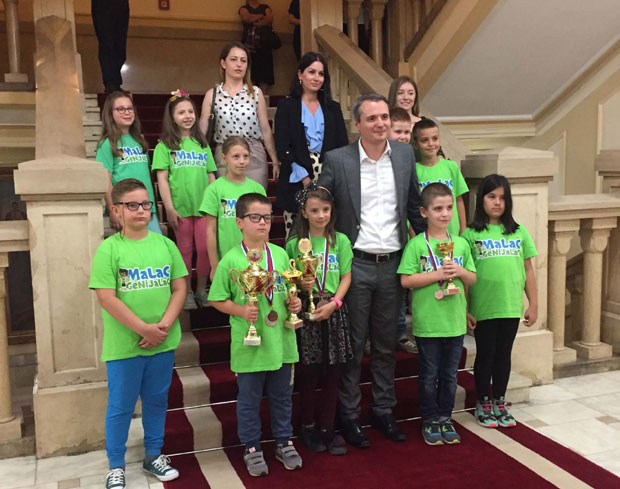 ПРИЈЕМ ЗА БАЊАЛУЧКУ ДЕЦУ: Талић похвалио ученике из школе за менталну аритметику која су донела пет медаља из Београда